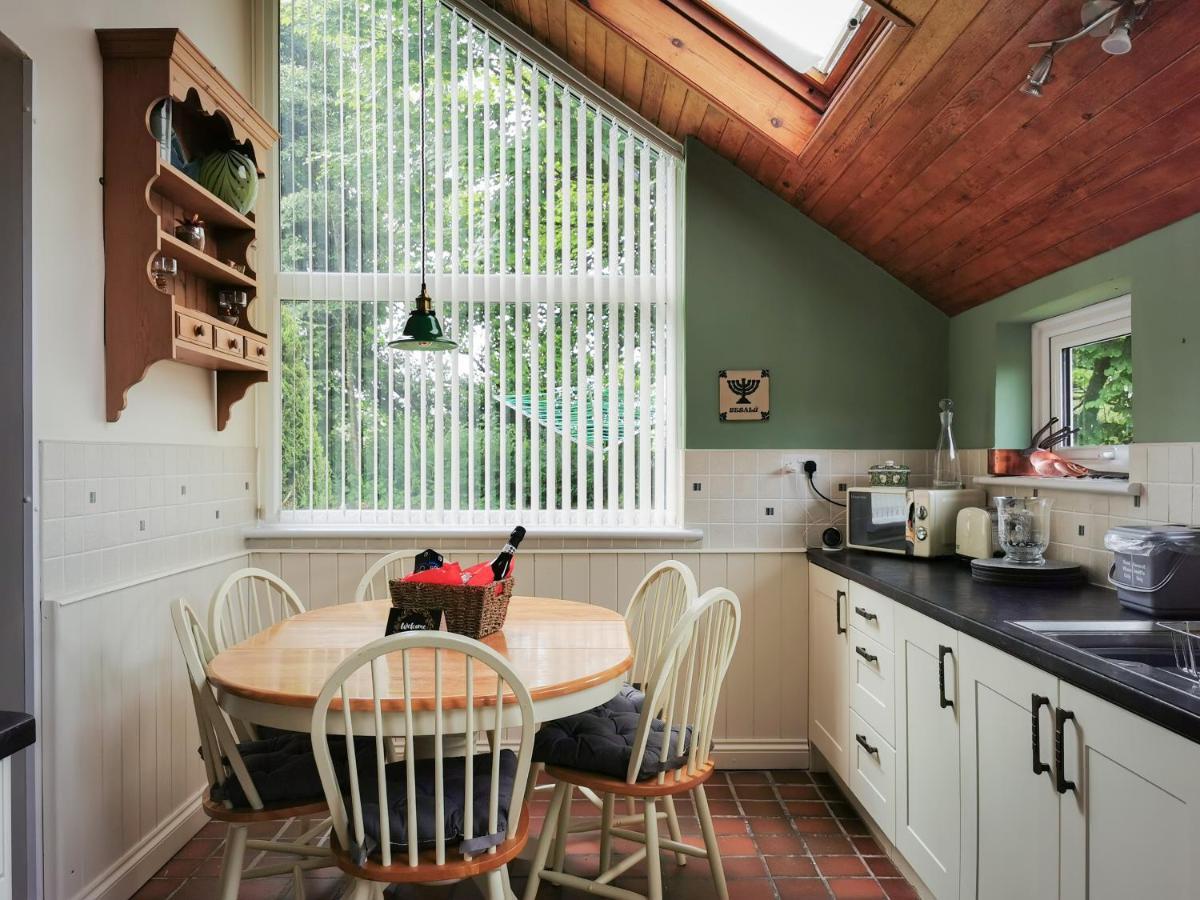 Wellstone Cottages - Jasmine Llanfyrnach Exteriör bild